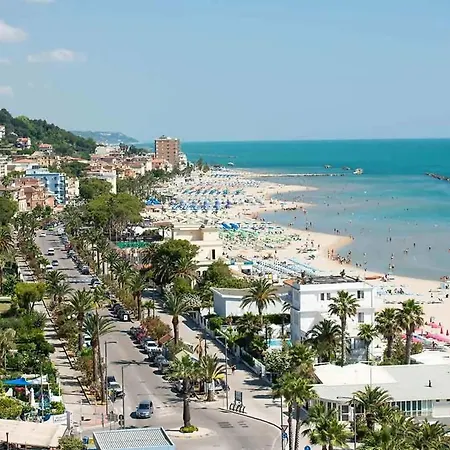 A826 Carson A Apartment